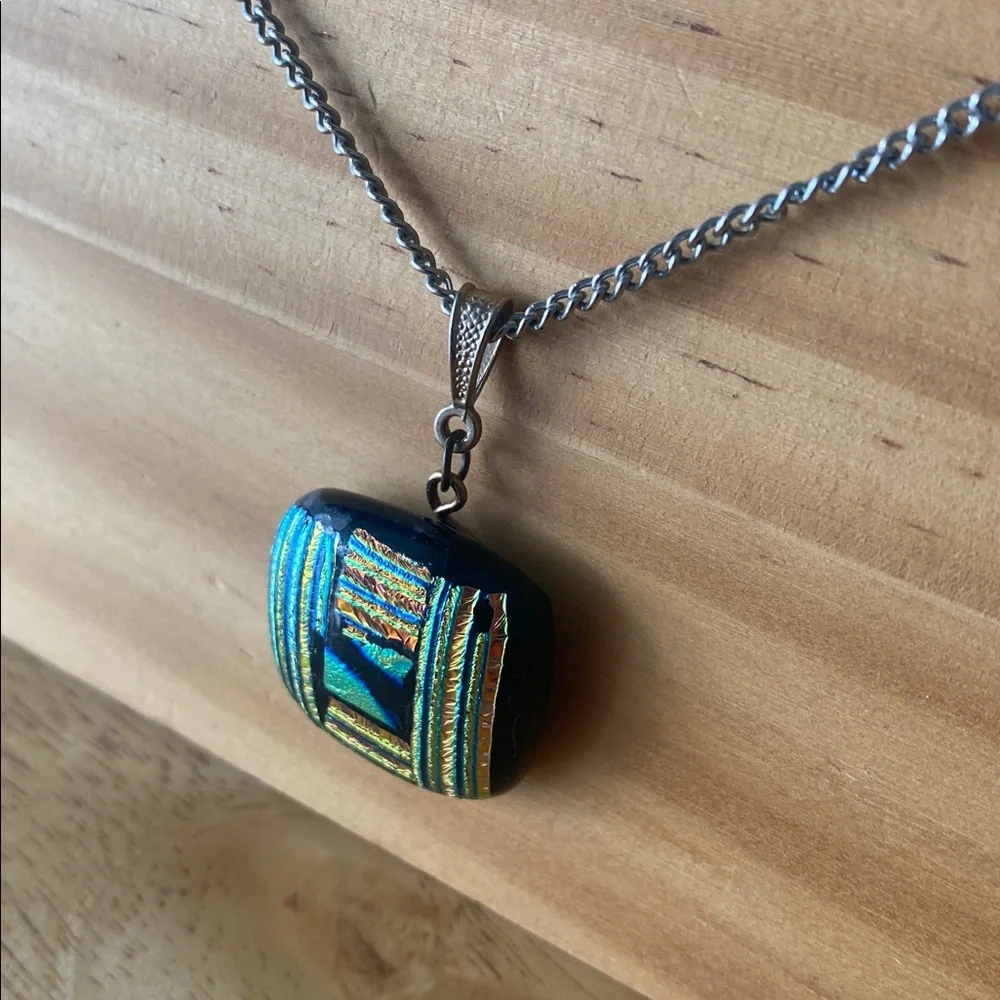 Kendra Scott Artisan Dichroic Glass pendant necklace